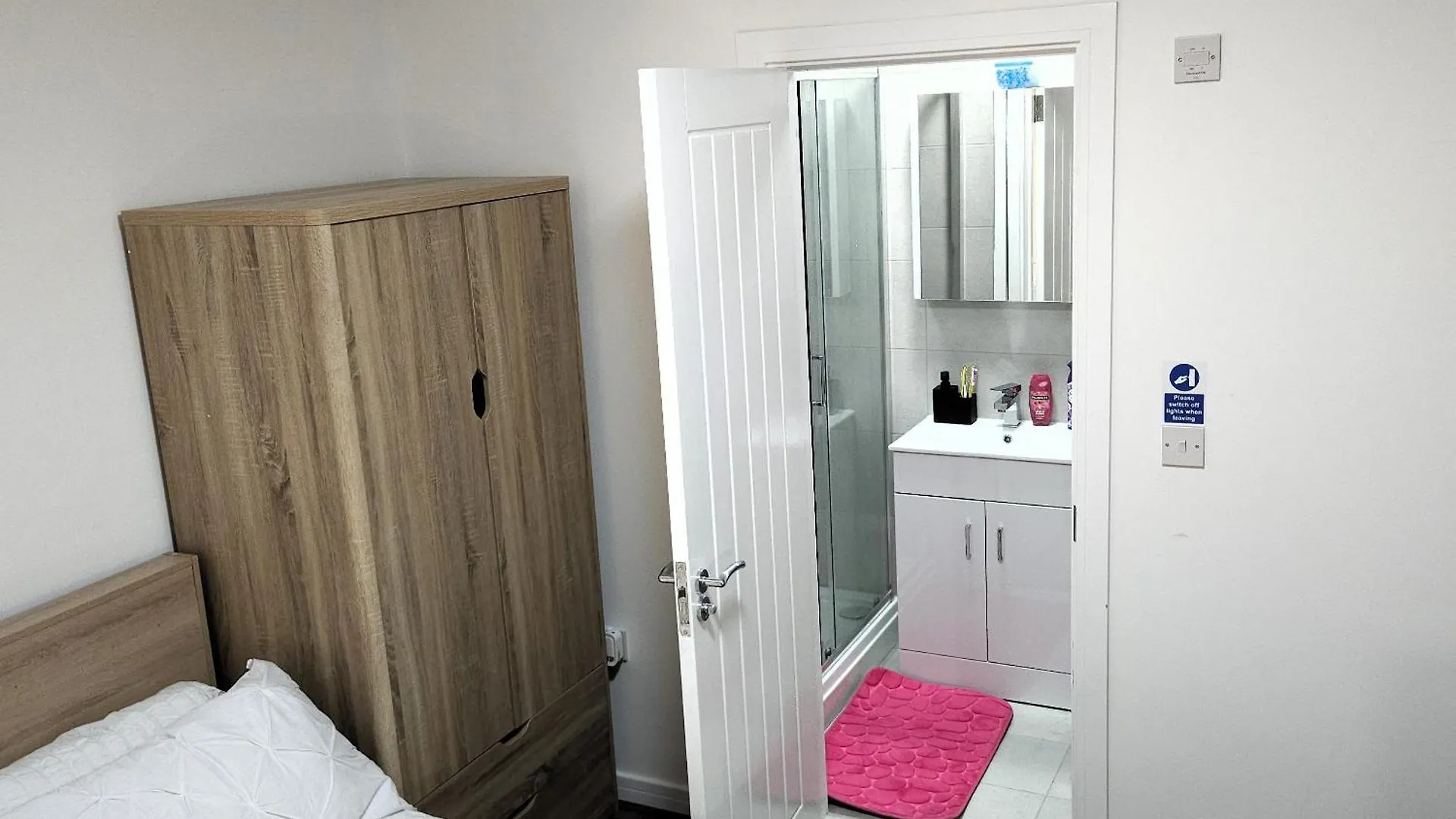 London Heathrow Sleephouse Lägenhet Cranford