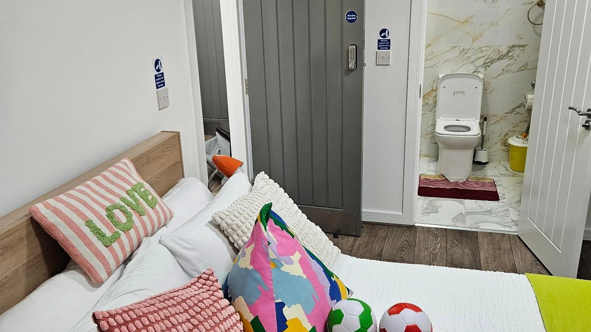 London Heathrow Sleephouse Lägenhet Cranford