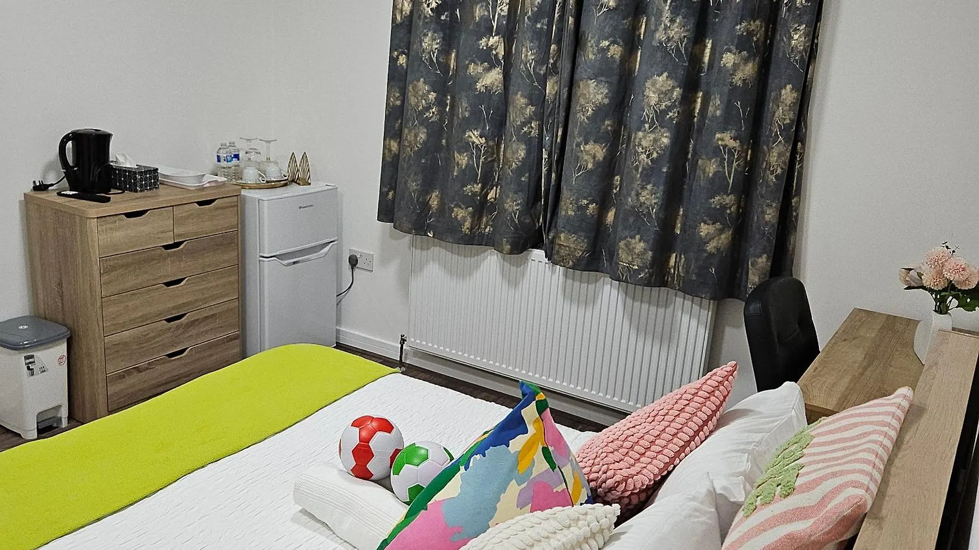 London Heathrow Sleephouse Lägenhet Cranford