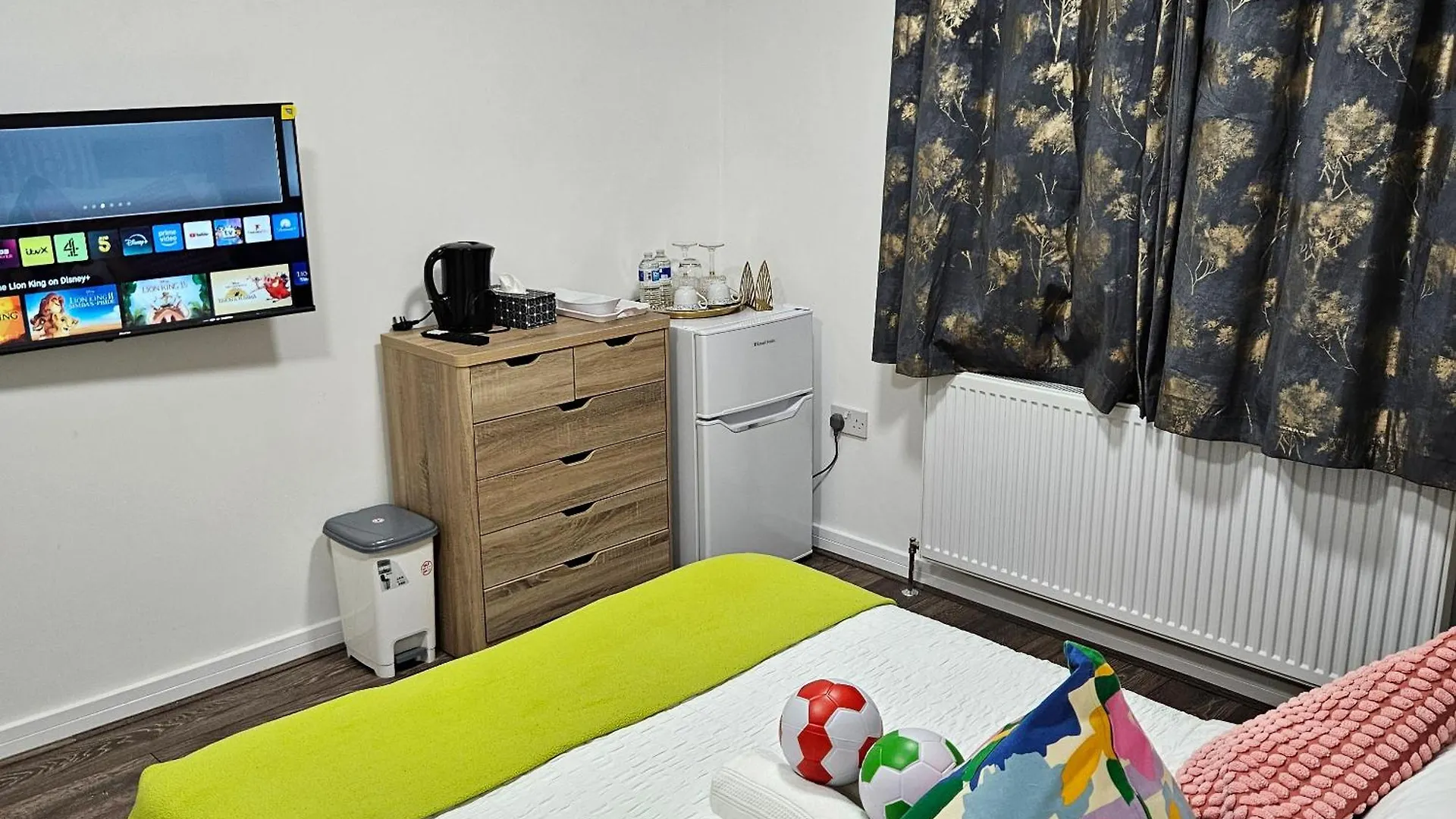 London Heathrow Sleephouse Lägenhet Cranford