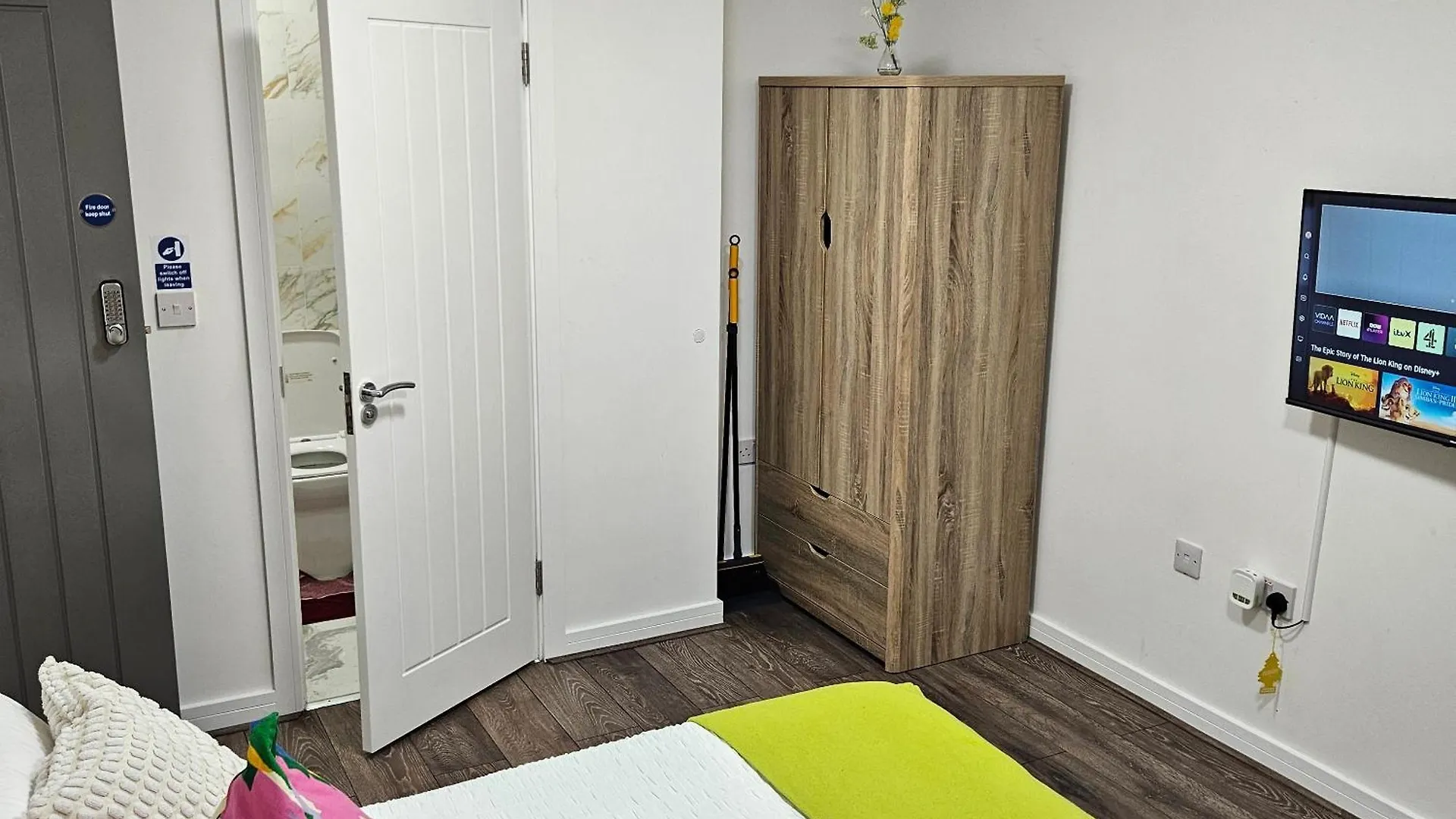 London Heathrow Sleephouse Lägenhet Cranford